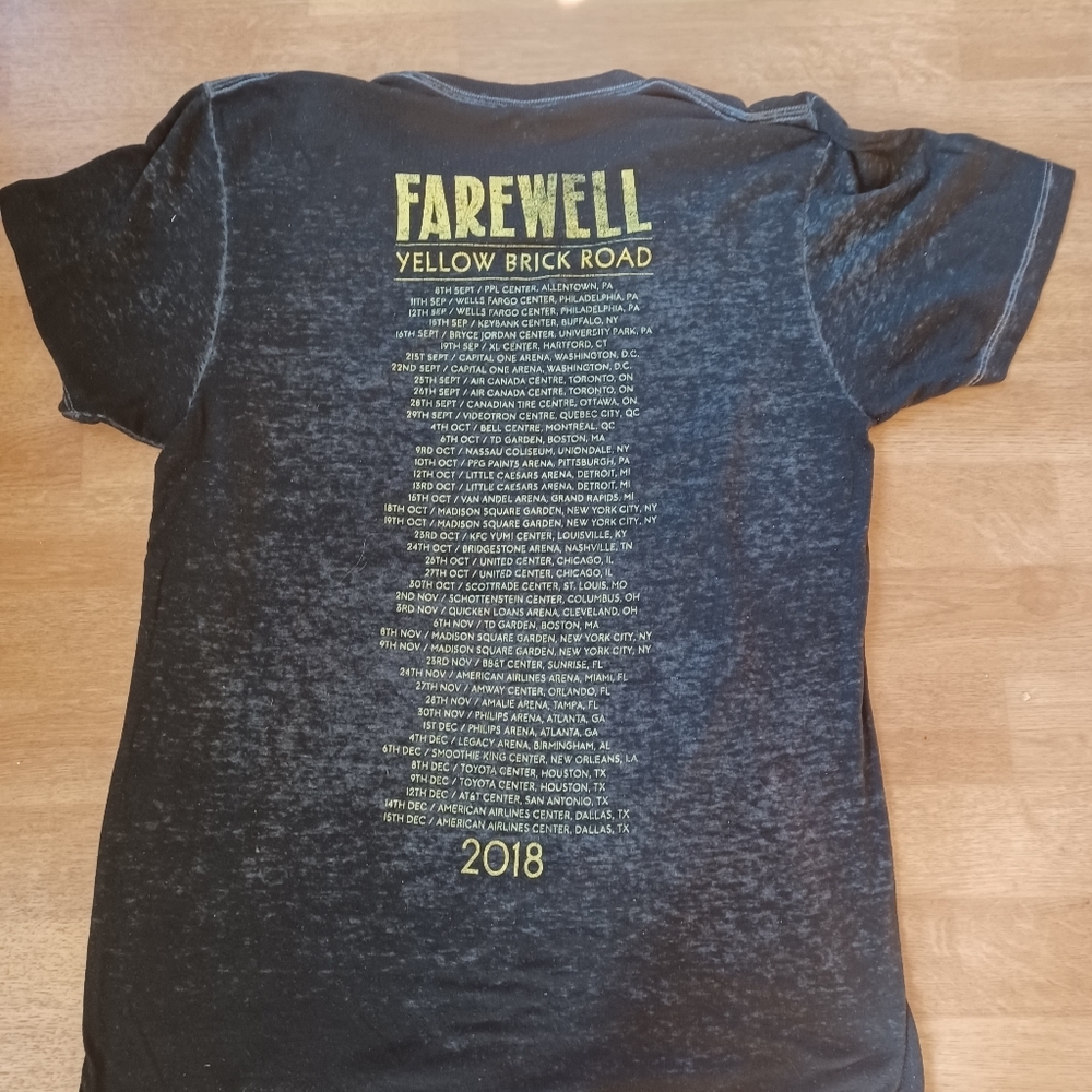 Elon John concert shirt Farewell yellow brick rd 2018 size medium